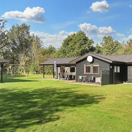 5 Person In Lokken-by Traum Løkken