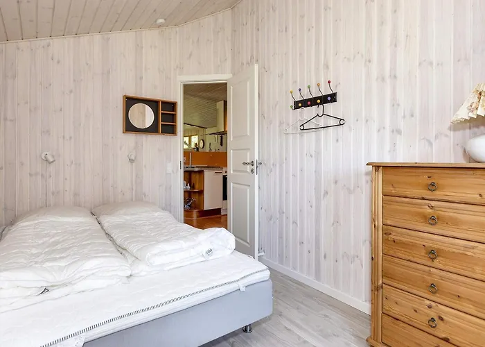 5 Person In Lokken-by Traum Løkken
