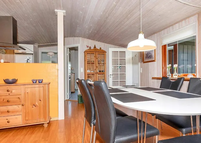 5 Person In Lokken-by Traum